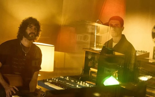 Pau Corea y Mikel Izal se juntan de nuevo para versionar  “GIR◎”