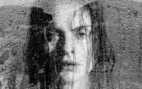 Eydís Evensen Releases New Single 'Brotin'