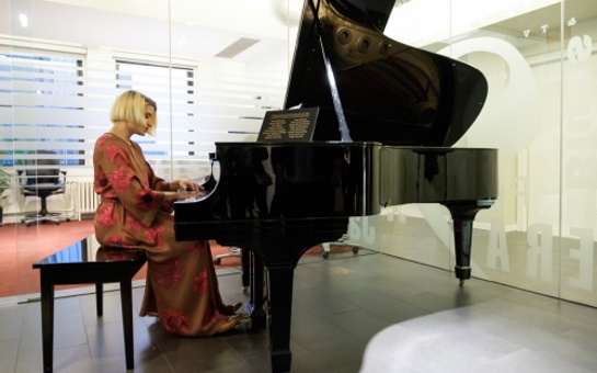 Newest Signing Heather Christian Performs at Exclusive Music Sales Corp. Reception
