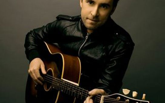 Damien Leith Signs To Music Sales