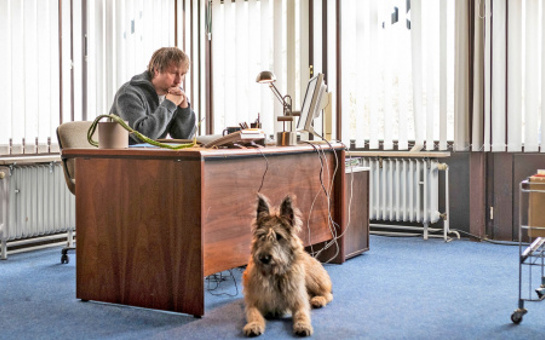 Krimi-Verfilmung "Sörensen hat Angst" mit Bjarne Mädel und Musik von Volker Bertelmann (Hauschka)