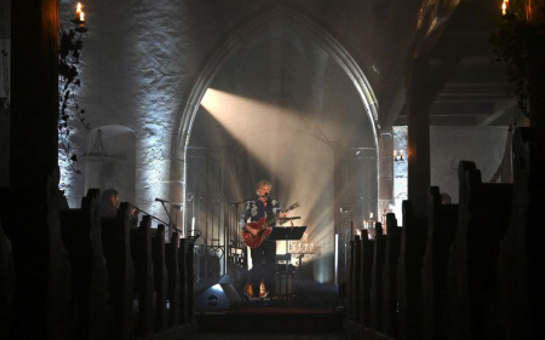 Rodolphe Burger s'essaie avec succès au concert en streaming payant